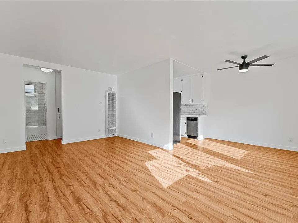 6114 Cahuenga Blvd #3