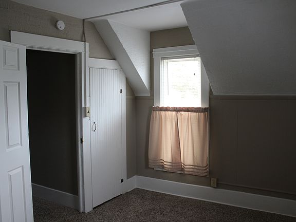 upstairs bedroom 2