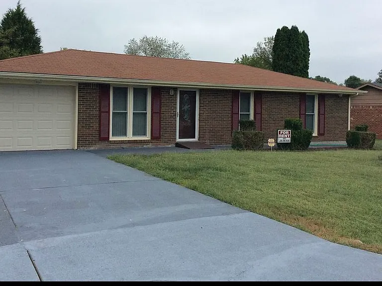 3414 Hermitage Dr — Photo 1