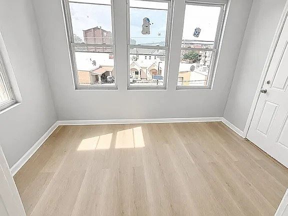 5th image of 364 12th Ave #6