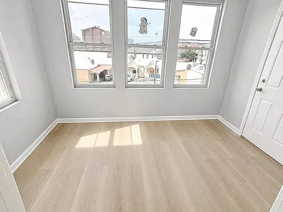364 12th Ave #6 — Photo 5