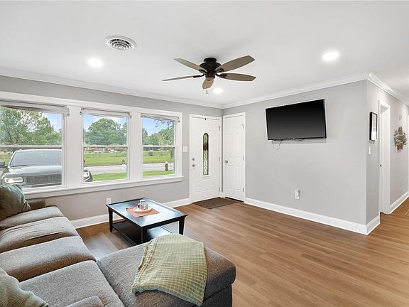 2nd image of 4124 Carondelet Blvd
