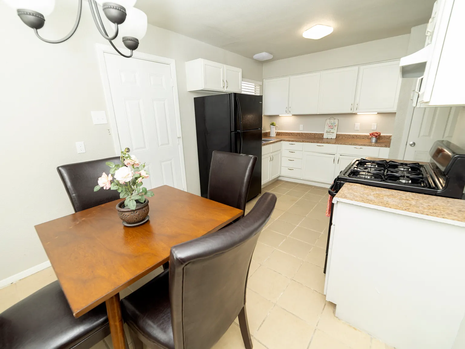 3 bed, 966 sqft, $1,350 — Photo 4