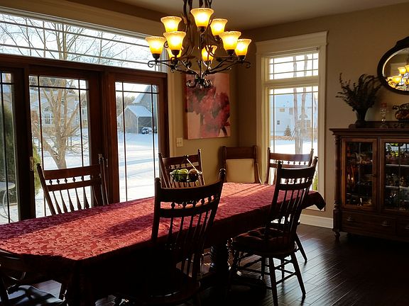 3rd image of 91 Breezewood Dr