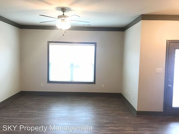 4th image of 556 Emmett Ave APT 20