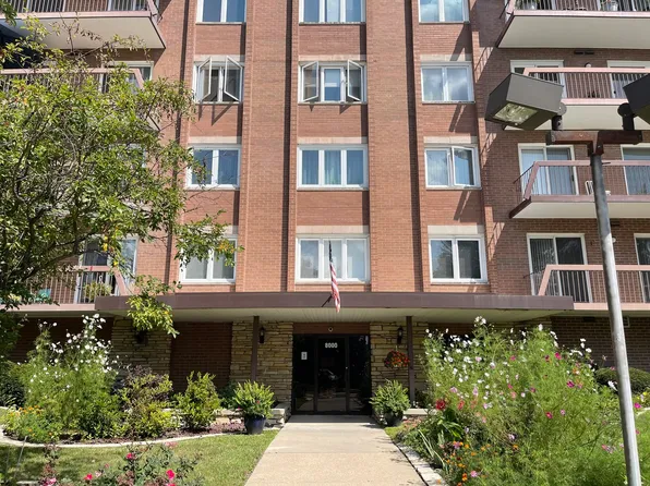8000 W Foster Ln APT 205, Niles, IL 60714
