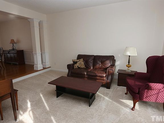 3rd image of 100 Woodshire Ln