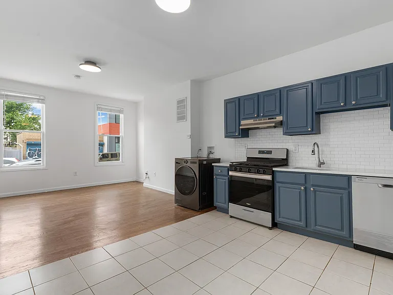 84 Griffith St #1 — Photo 6