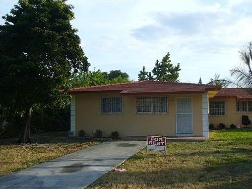 1st image of 1212 NE 121st St