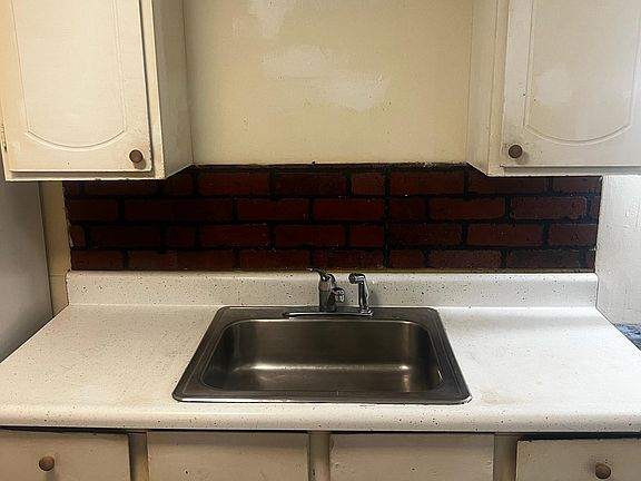 2nd image of 53 Essex St APT B