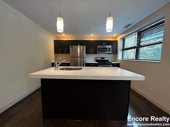 3rd image of 445 Willard St Unit 404
