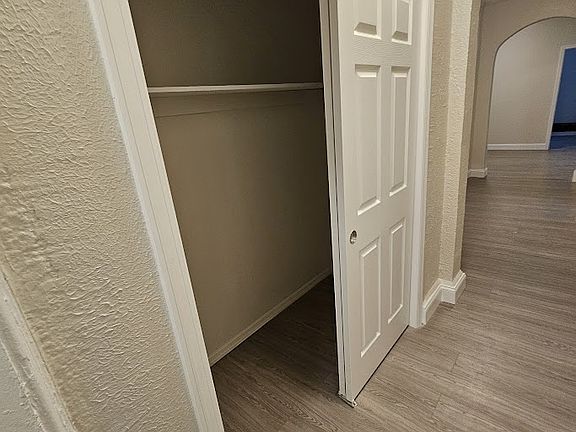 3rd image of 691 Elizabeth Ave #4L