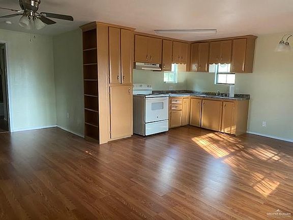 4th image of 415 E Railroad St