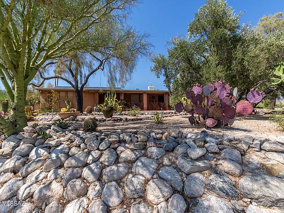 2nd image of 3540 N Hacienda Pl