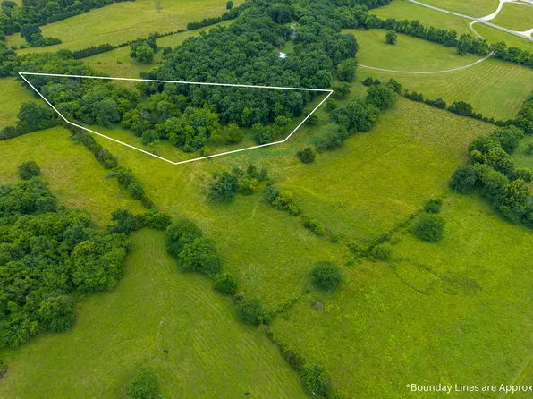 9 State Highway 32, Stockton, MO 65785
