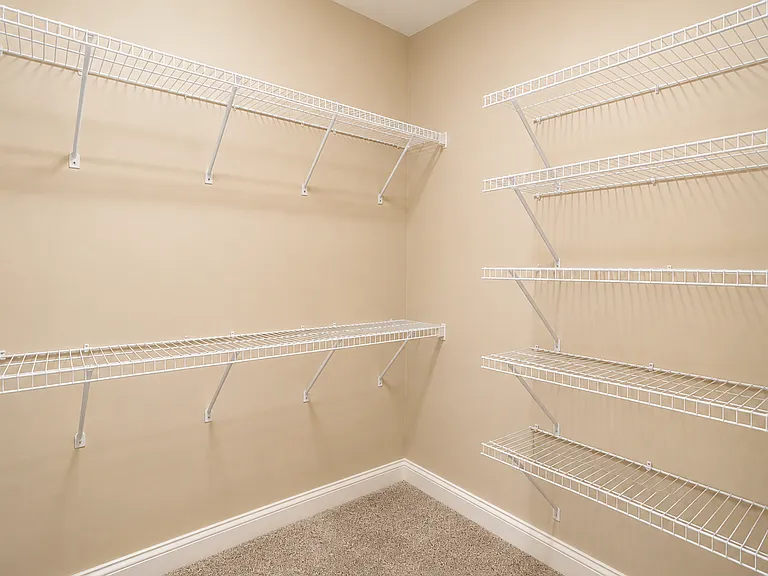 112 Saint James Pl — Photo 24