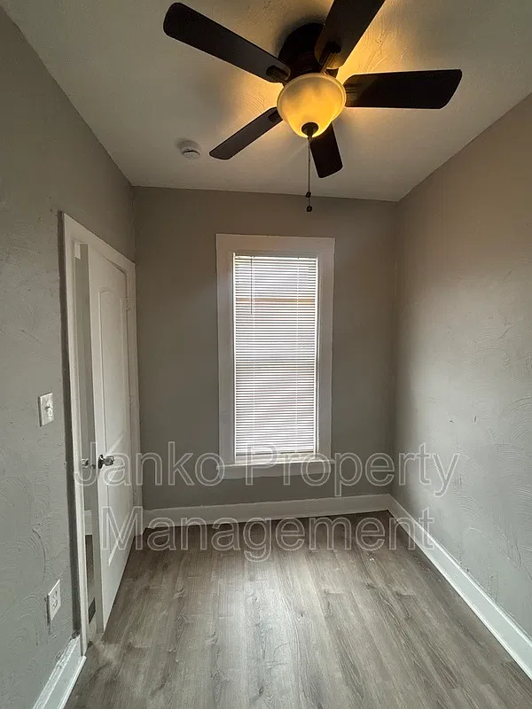 2 bed, 1.0 bath, $1,400 — Photo 4
