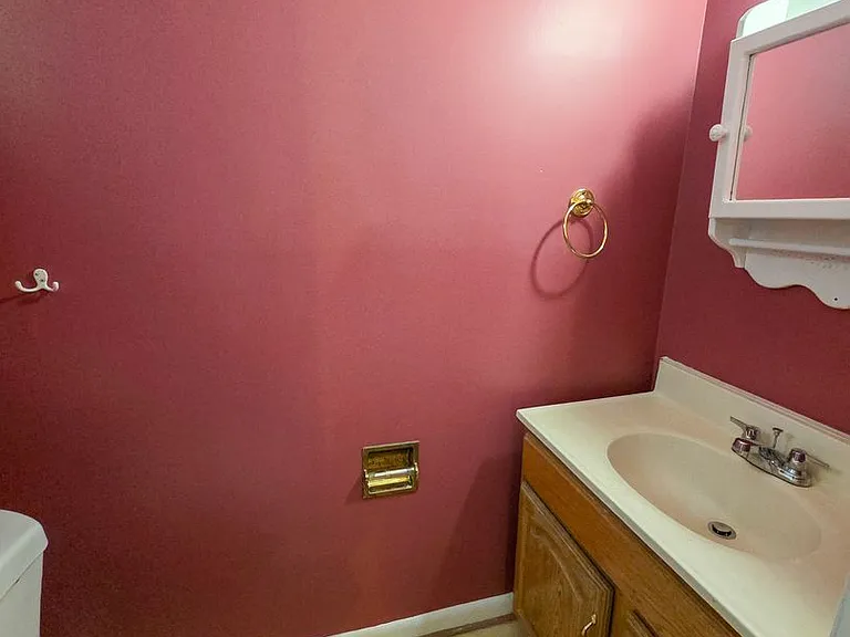 305 Hillsboro Dr — Photo 14