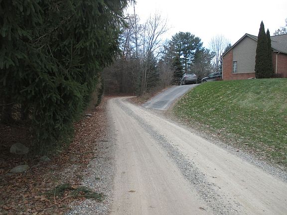 4th image of 495 Knollwood Dr