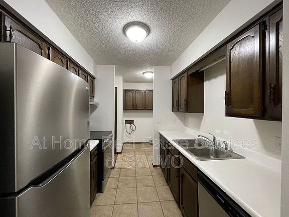 5th image of 3356 E Whiteside St