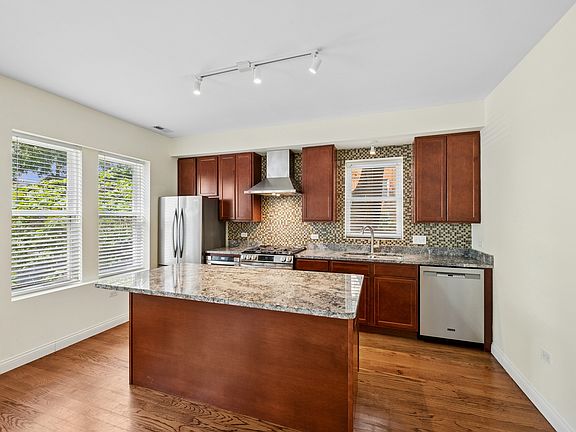 3rd image of 1624 W Grace St APT 1