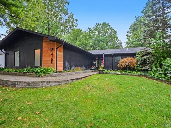 4105 Crocus Rd, Waterford, MI 48328