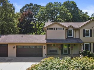 W327S7601 Squire Ln, Mukwonago, WI 53149