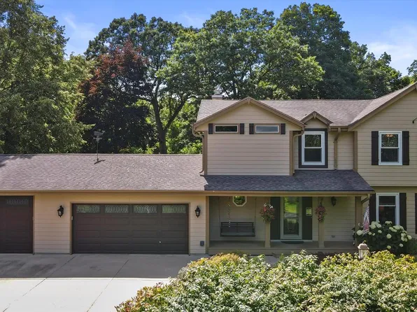 W327S7601 Squire LANE, Mukwonago, WI 53149