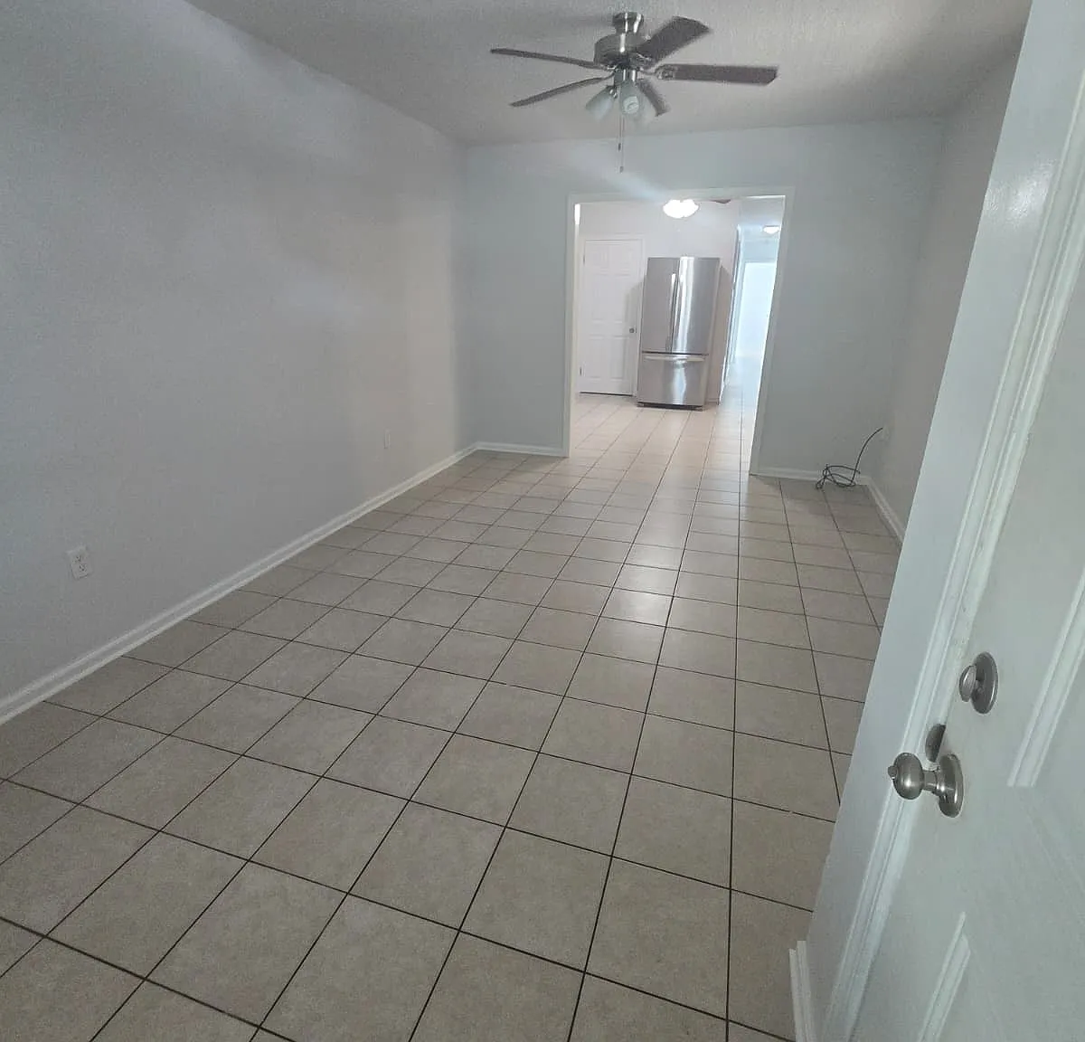 3 bed, 1350 sqft, $1,800 — Photo 2