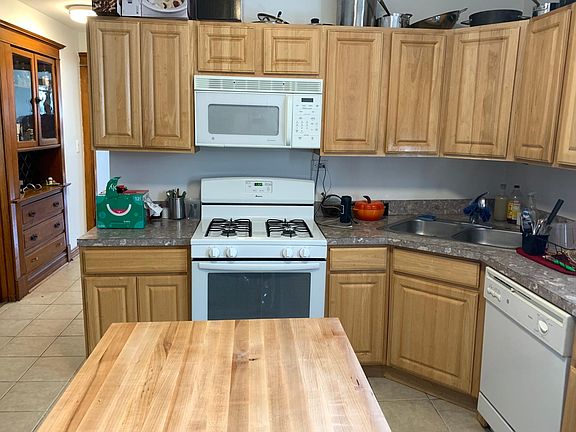 4th image of 2150 N Avers Ave #2