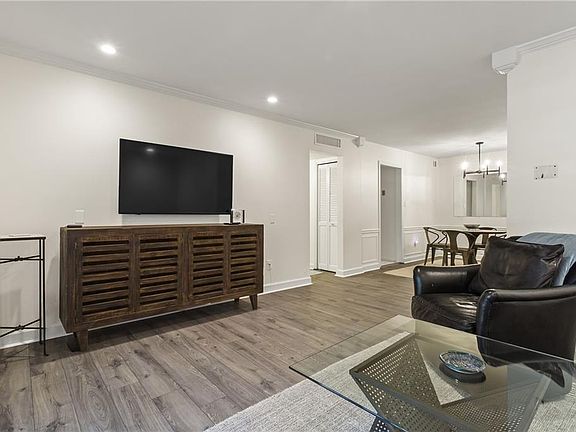5th image of 53 La Rue Pl NW