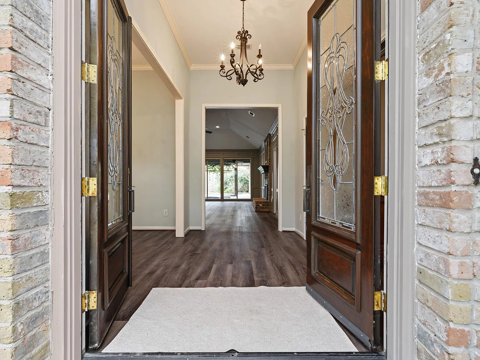 3 bed, 2.5 bath, 2727 sqft, $3,500 — Photo 3