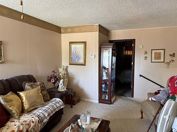 5th image of 401 Evans St