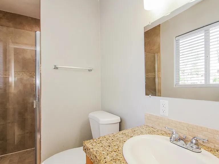 8206 E Devonshire Ave — Photo 11