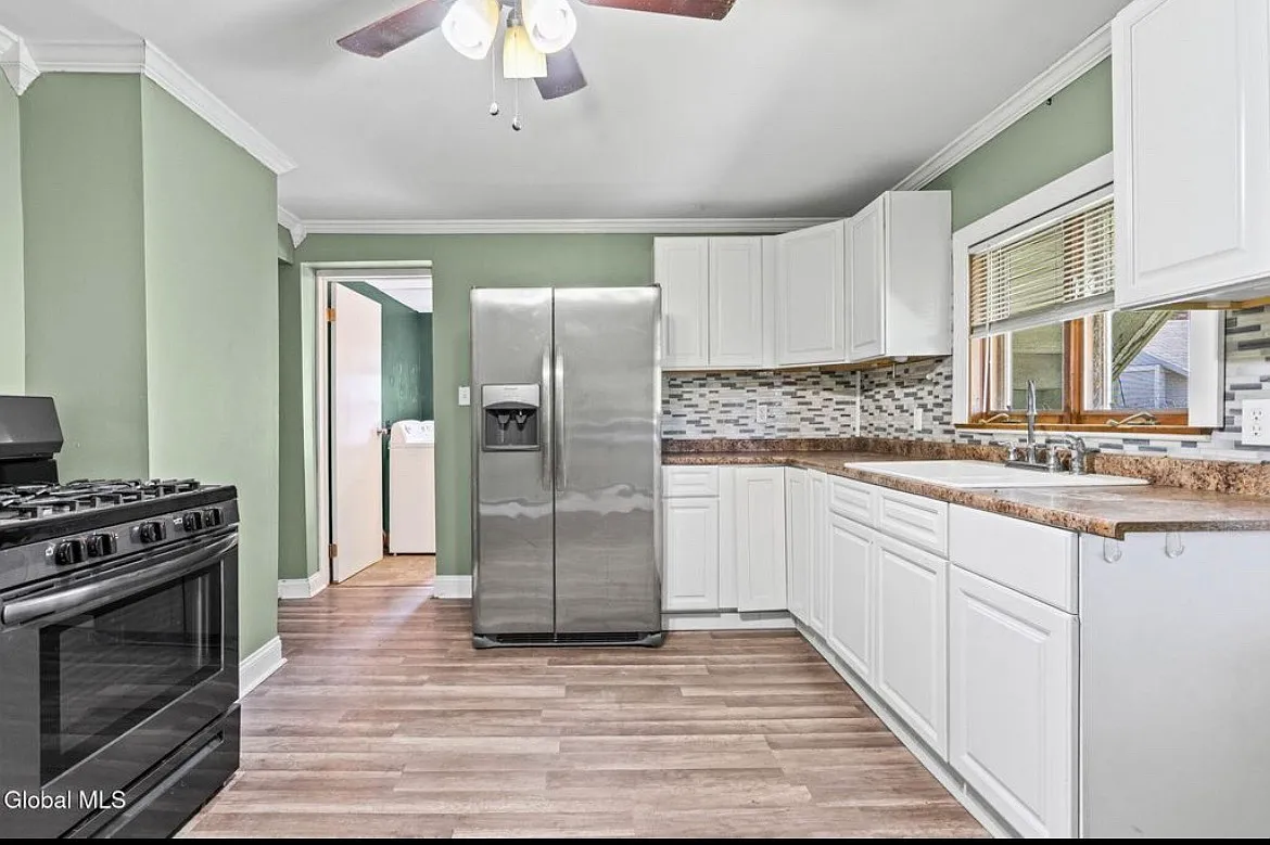 1 bed, $1,100 — Photo 2