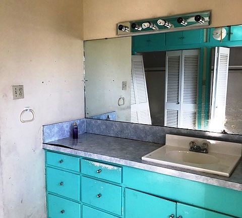 5th image of 709 N Colpitts Blvd