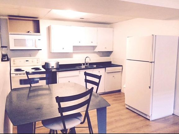 5th image of 829 Trench Pl #B