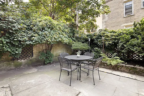 Sold by Compass | media 19