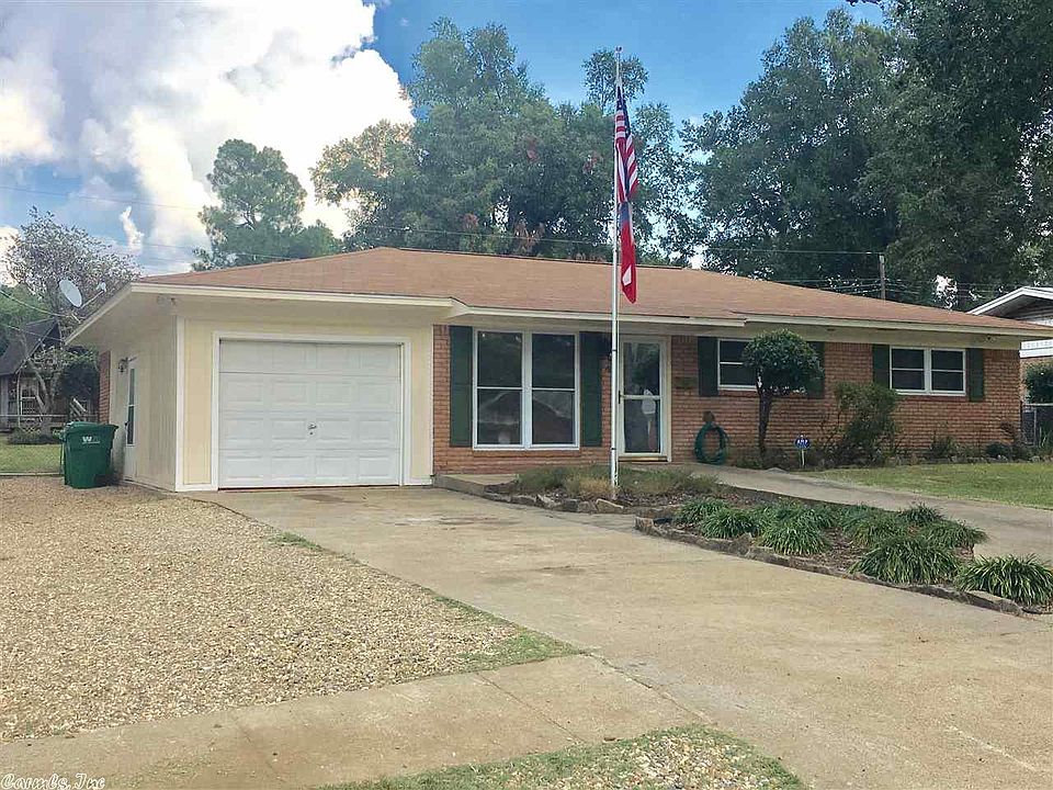 1st image of 14 Stanford Dr