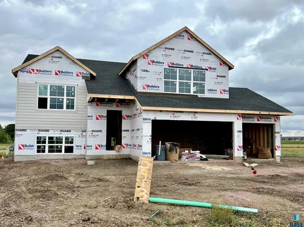 5913 S Hosta Ave, Sioux Falls, SD 57108
