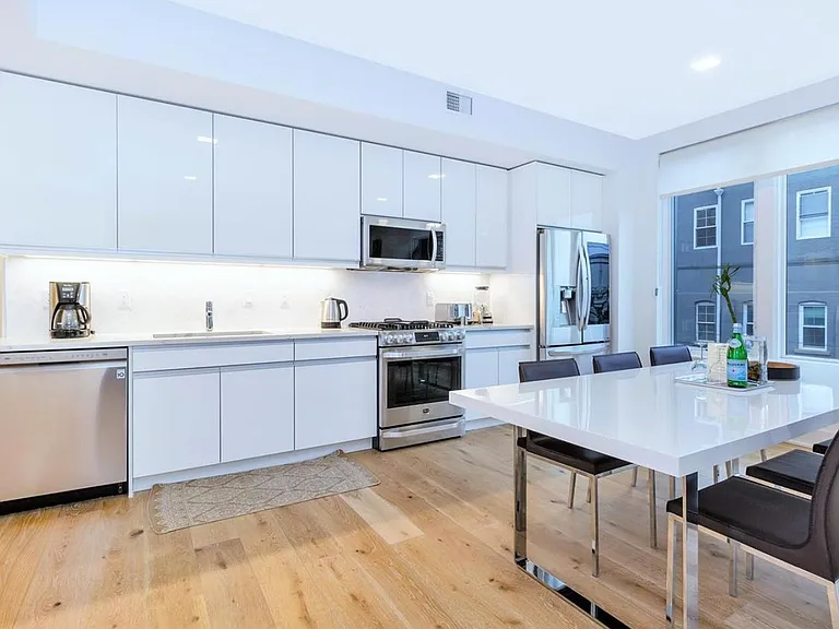 1101 Grand St #302 — Photo 4