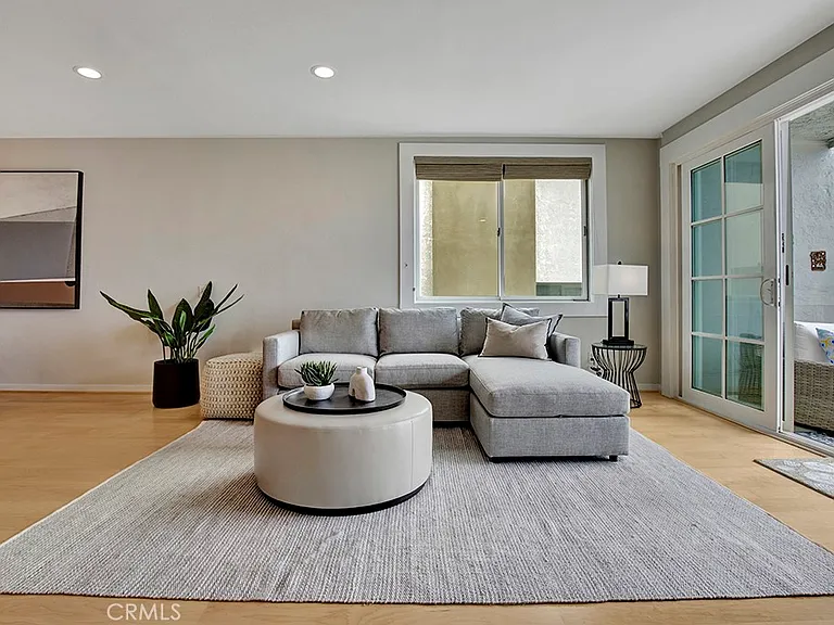 708 Cliff Dr — Photo 17