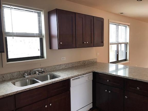 2nd image of 1704 W Fullerton Ave #2