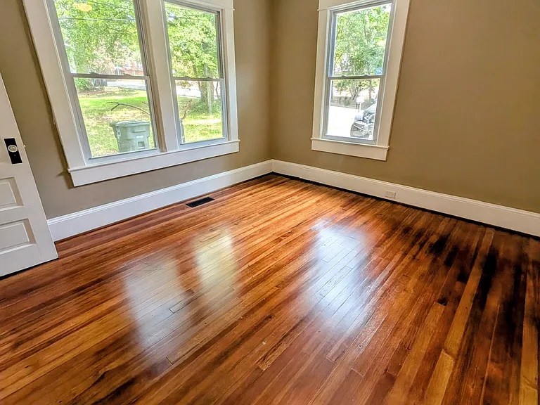 1006 Bellevue St — Photo 3