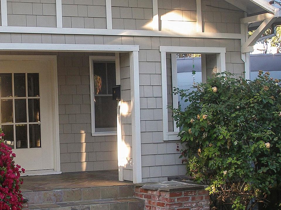 1st image of 820 Edgehill Dr