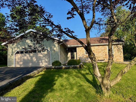 2nd image of 223 Pineview Dr