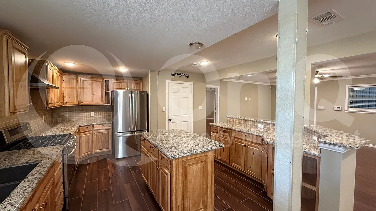 4 bed, 3.0 bath, 2320 sqft, $4,500 — Photo 4