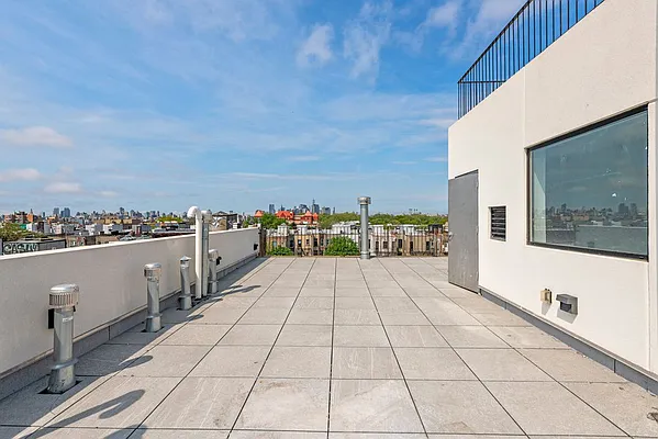 Sold by Nest Seekers International | media 9