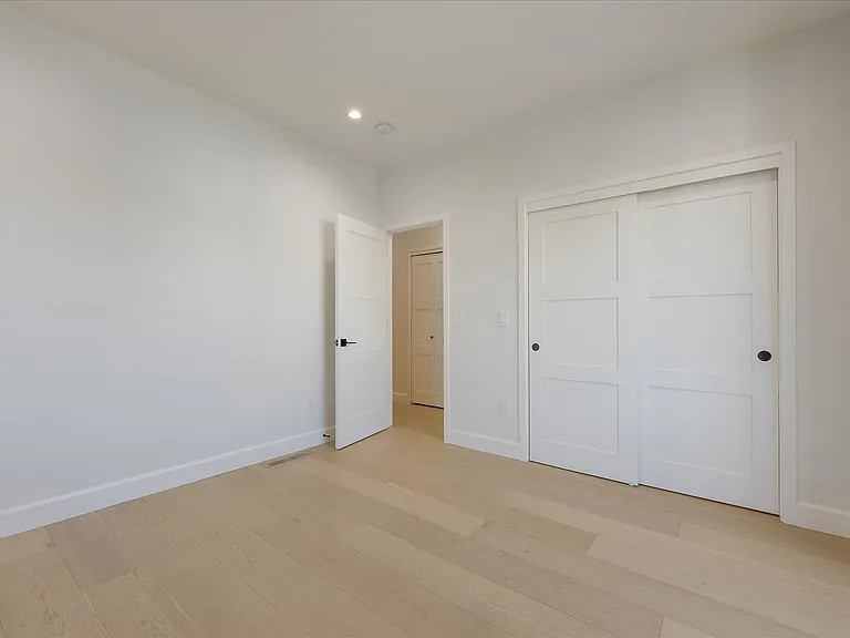 332 Pine Ave — Photo 29