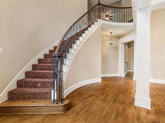3rd image of 513 Saginaw Ct